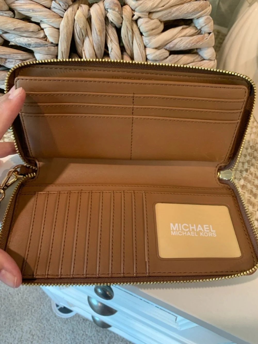 NWT Michael Kors Tan Pebbled Leather Zip Wristlet Wallet - Picture 6 of 11